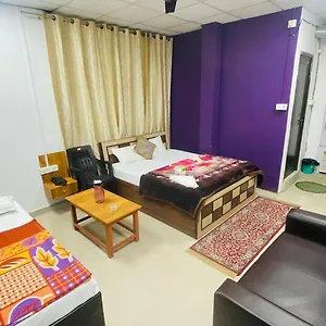 The Kashi Palace ,varanasi ! Fully-air-conditioned At Prime Location With Parking Availability, Near Kashi Vishwanath Temple, And Ganga Ghat Guest house